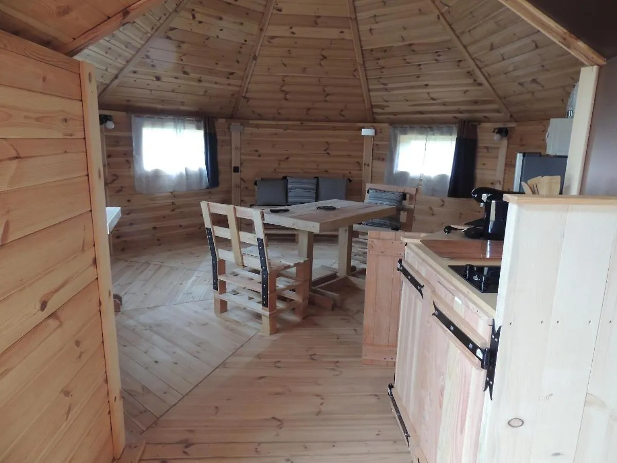 Chalet Atypique Lola Type Kota Location En Gite Chazemais 0*,